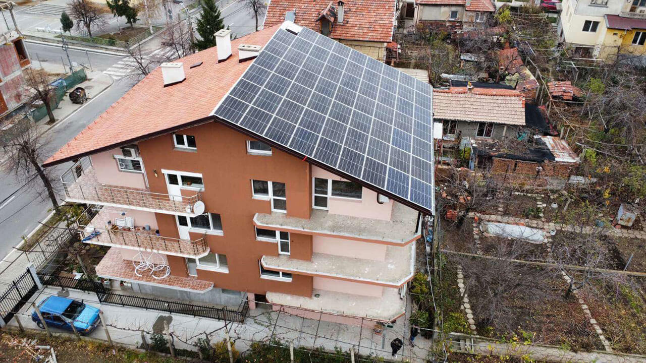 Покривна соларна инсталация, къща в Дупница