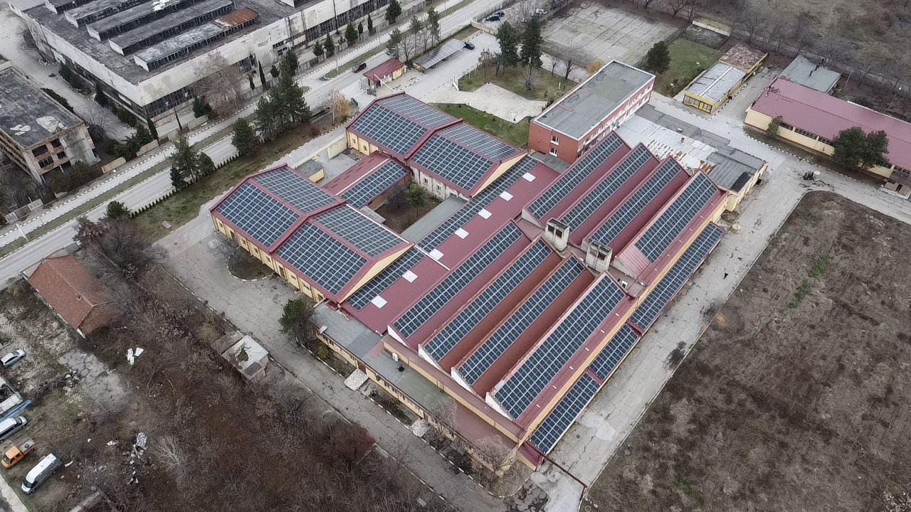 Изграждане на фотоволтаична инсталация на покрив - Искра ООД