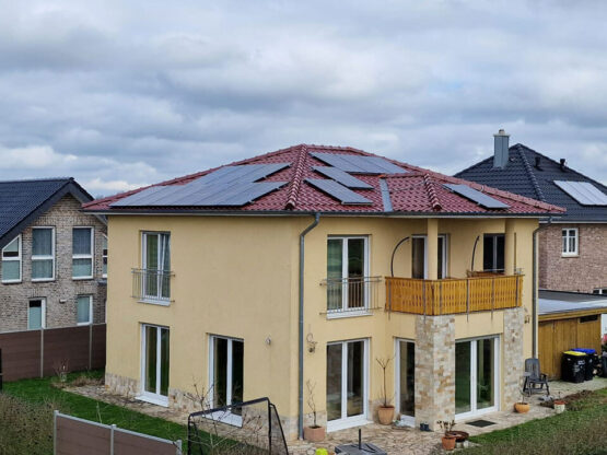 Photovoltaikanlage auf dem Hausdach in Deutschland, 9.7kW