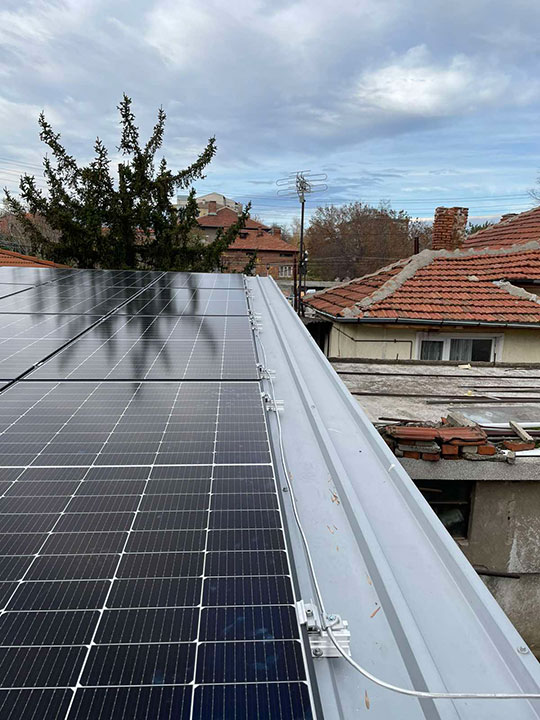 Инсталация на соларни панели на покрив, Първомай